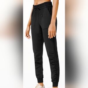 New lululemon athletica Black Beyond the Studio Jogger, Size 2
